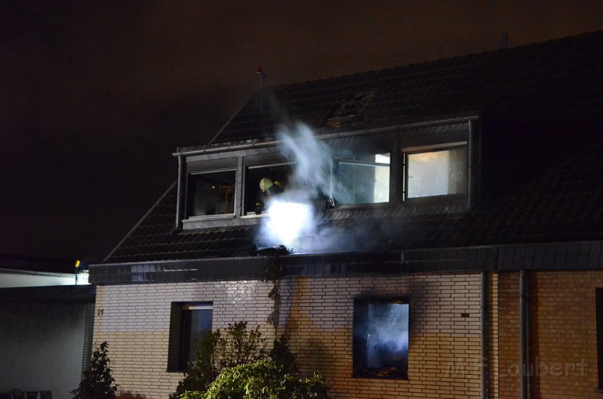 Feuer 4 Koeln Immendorf Giesdorfer Allee P327.JPG